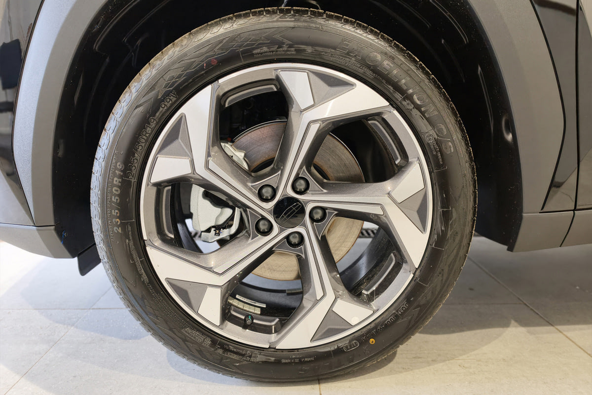 Фото GEELY Atlas II Люкс Черный металлик II 2026, №4