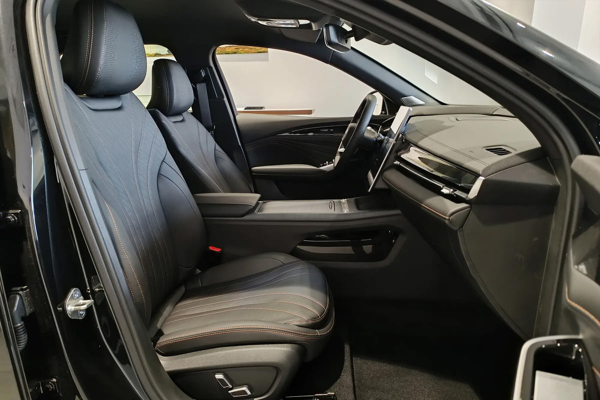 Фото GEELY Preface I Флагман Черный металлик I 2025, №7