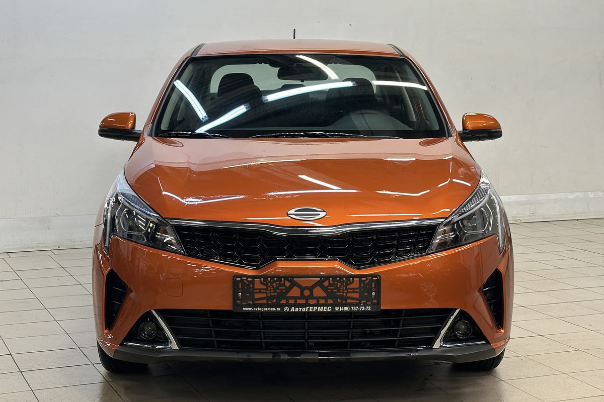 Фото Kia Rio (Solaris KRS) I Престиж (Prestige) Оранжевый металлик I 2025, №2