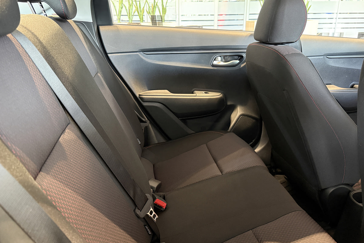 Фото Kia Rio (Solaris KRS) I Стиль (Style) Черный металлик I 2025, №10