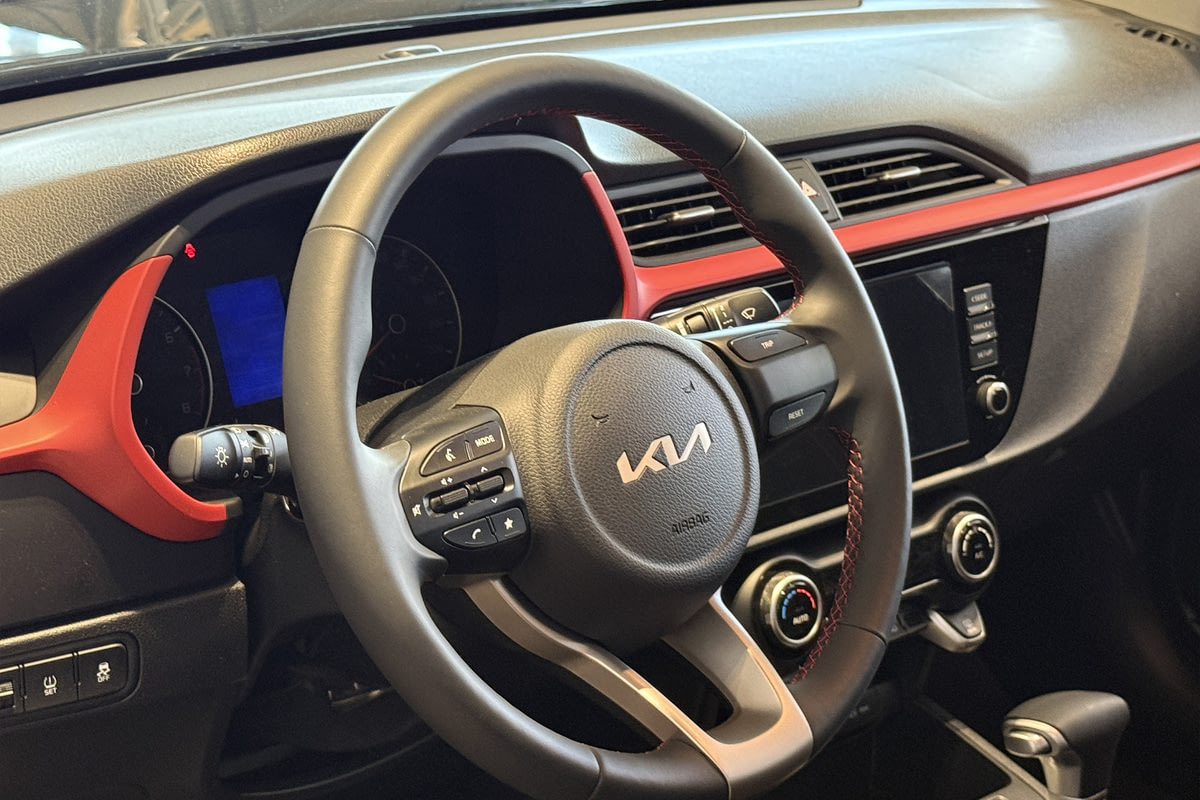 Фото Kia Rio (Solaris KRS) I Стиль (Style) Черный металлик I 2025, №5