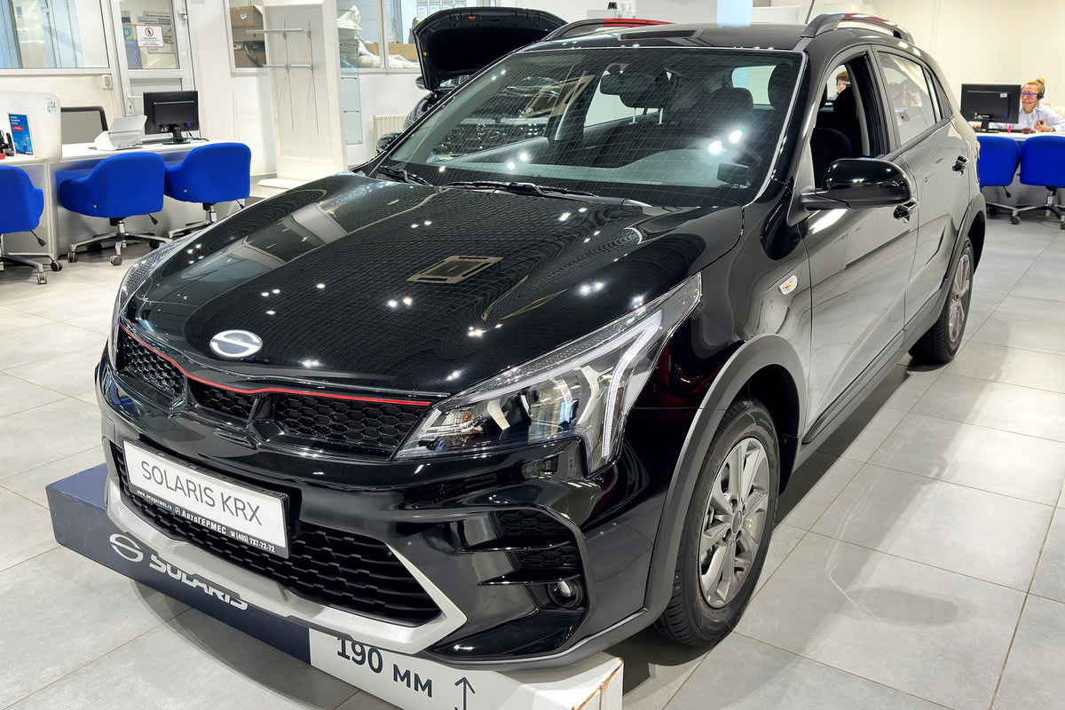 Фото Kia Rio X (Solaris KRX) I Стиль (Style) Черный металлик I 2025, №1