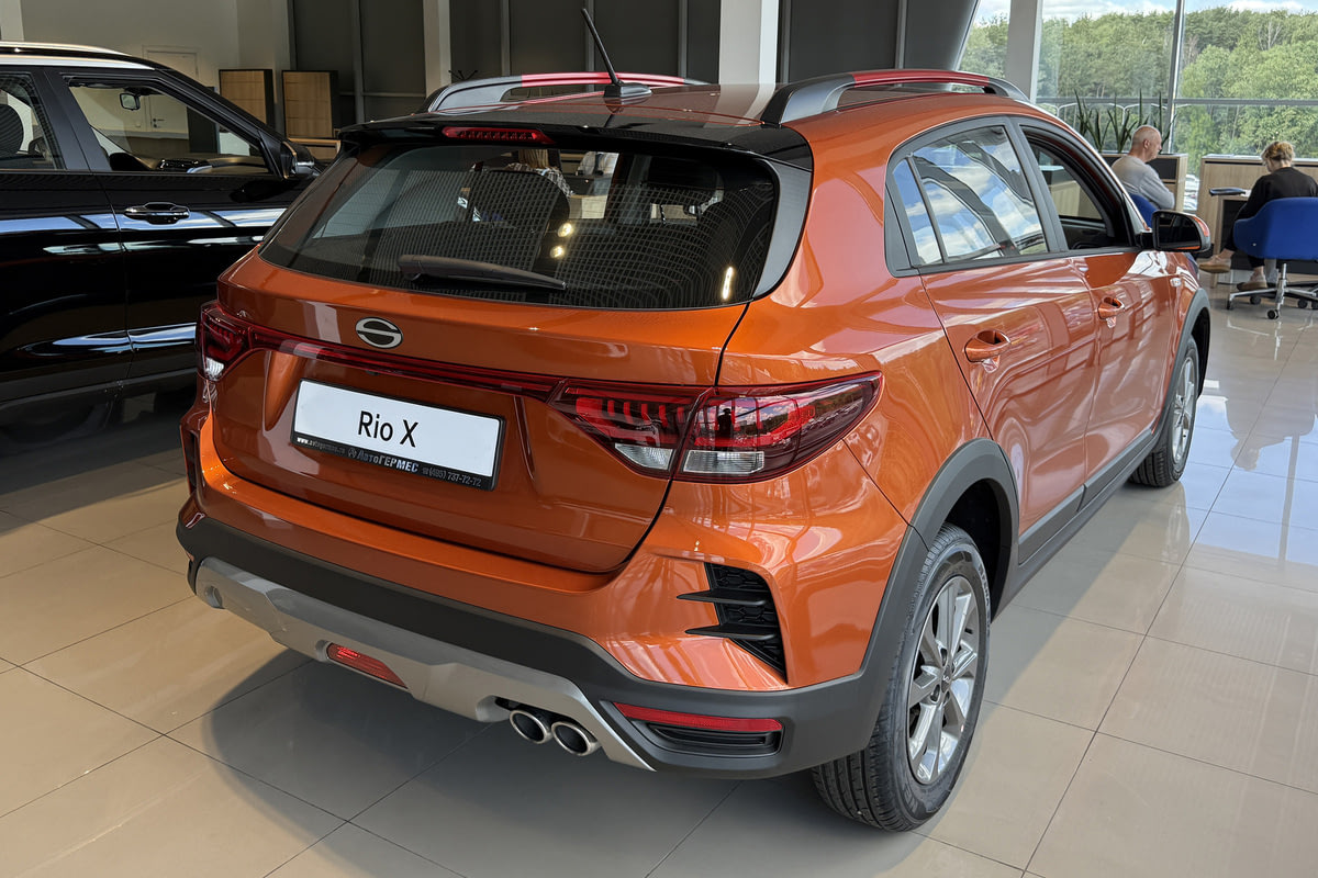 Фото Kia Rio X (Solaris KRX) I Стиль (Style) Оранжевый металлик I 2025, №4