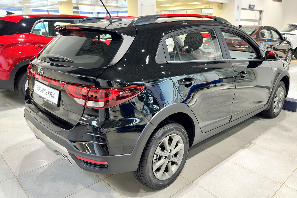 Фото Kia Rio X (Solaris KRX) I Стиль (Style) Черный металлик I 2025, №4