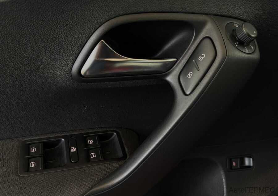 Фото Volkswagen Polo V Рестайлинг с пробегом | №9 Фото Volkswagen Polo V Рестайлинг с пробегом | №9