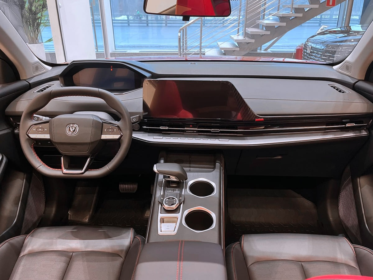 Фото CHANGAN UNI-S I Tech Искрящийся красный I 2024, №5