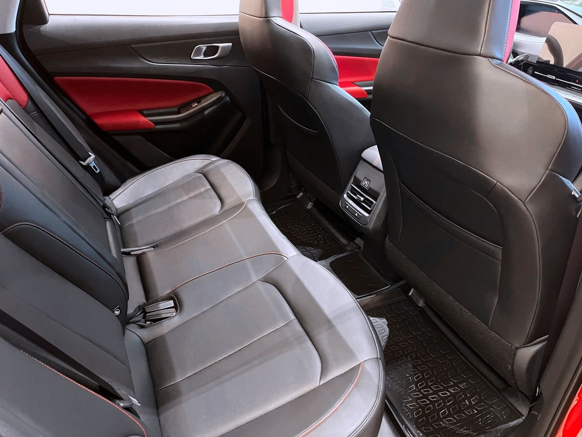 Фото CHANGAN UNI-S I Tech Искрящийся красный I 2024, №7