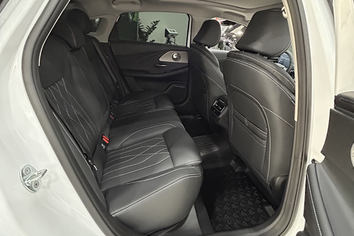 Фото CHERY Arrizo 8 I Ultra Black Искрящийся белый I 2025, №6