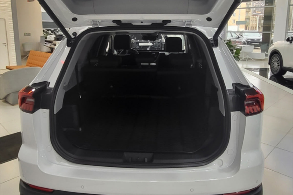 Фото CHERY Tiggo 8 Pro MAX I Рестайлинг Dreamline 4WD Искрящийся белый I Рестайлинг 2025, №9