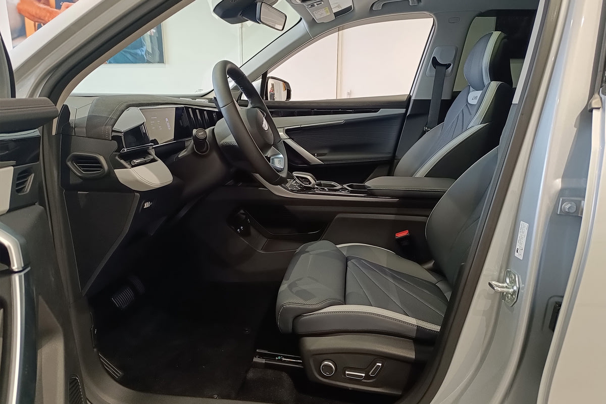 Фото GEELY Atlas II Flagship Серебристый металлик II 2025, №6