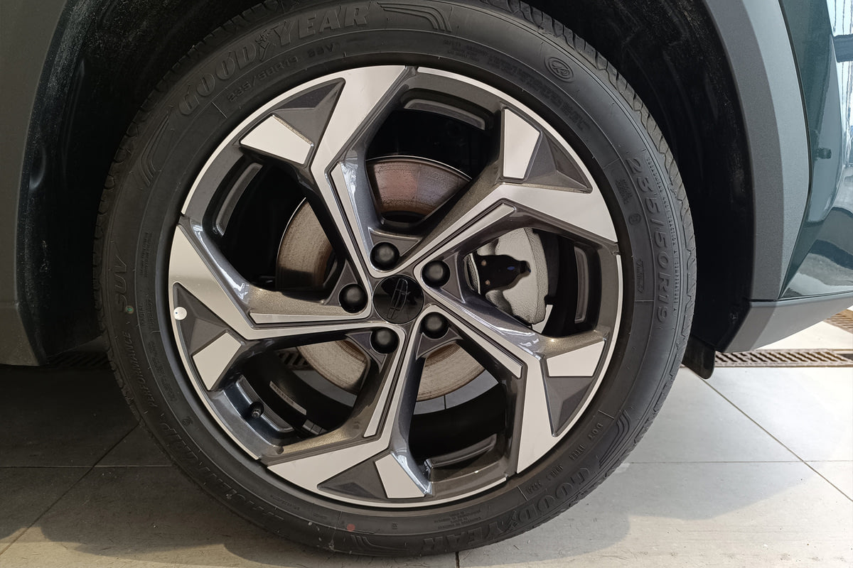 Фото GEELY Atlas II Flagship Зеленый металлик II 2025, №4