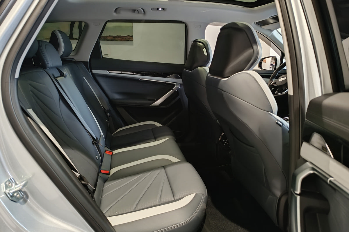 Фото GEELY Atlas II Flagship Серебристый металлик II 2025, №8