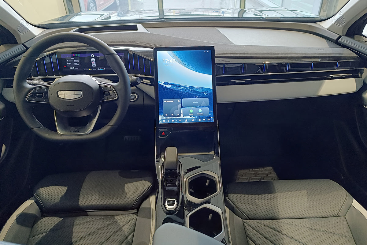 Фото GEELY Atlas II Flagship Зеленый металлик II 2025, №5