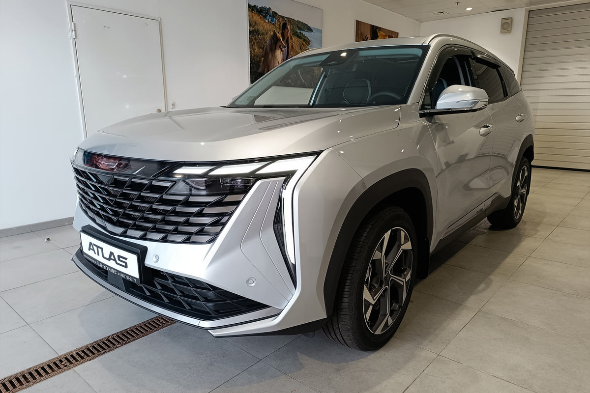 Фото GEELY Atlas II Flagship Серебристый металлик II 2025, №1