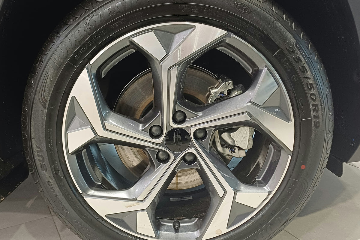 Фото GEELY Atlas II Flagship Серо-голубой металлик II 2025, №4