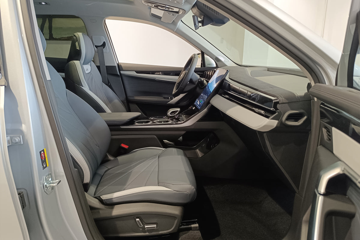 Фото GEELY Atlas II Flagship Серебристый металлик II 2025, №7