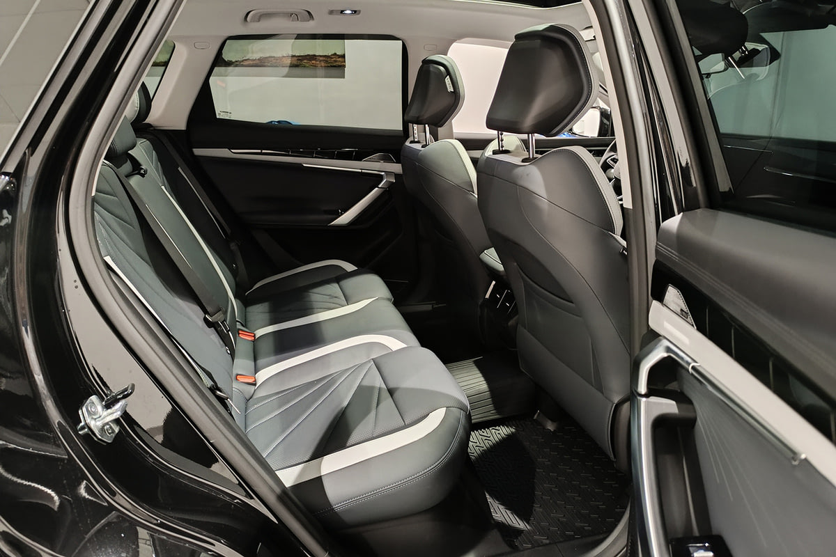 Фото GEELY Atlas II Flagship Sport Черный металлик II 2024, №8