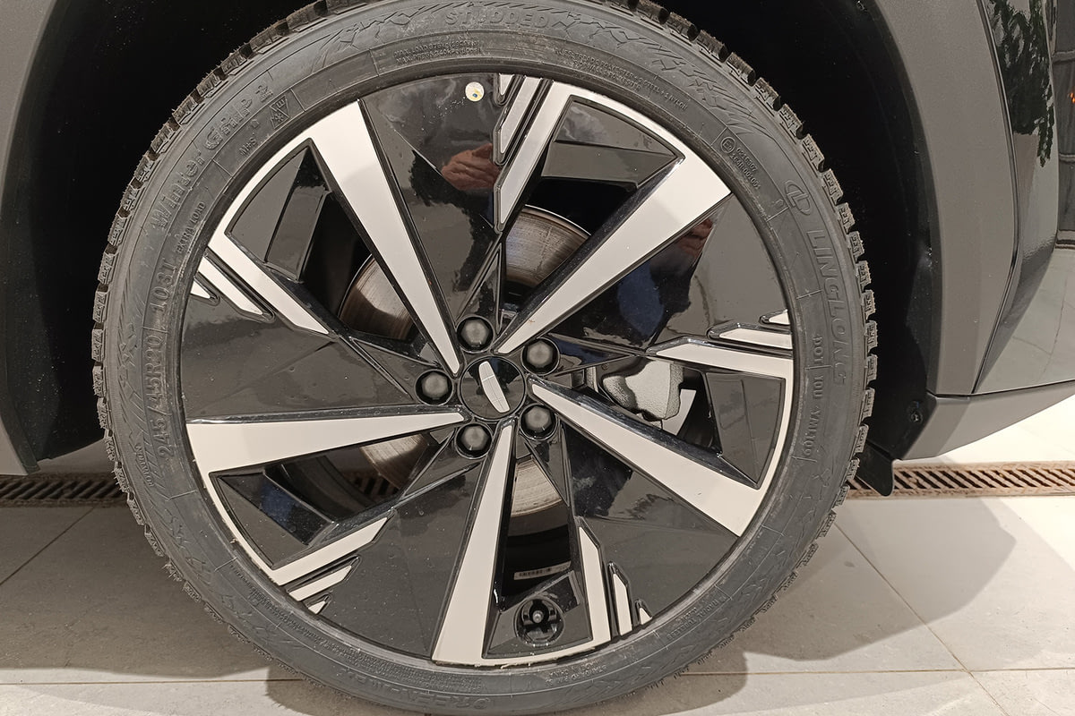 Фото GEELY Atlas II Flagship Sport Черный металлик II 2024, №4