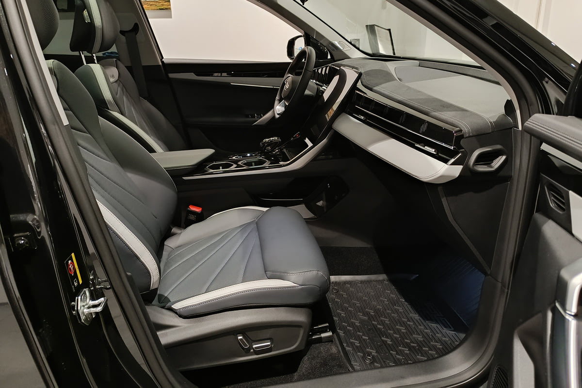 Фото GEELY Atlas II Flagship Sport Черный металлик II 2024, №7