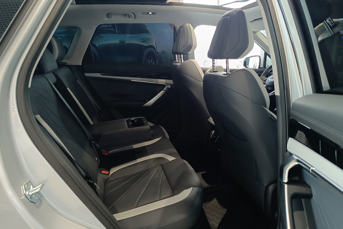 Фото GEELY Atlas II Люкс Серебристый металлик II 2026, №8