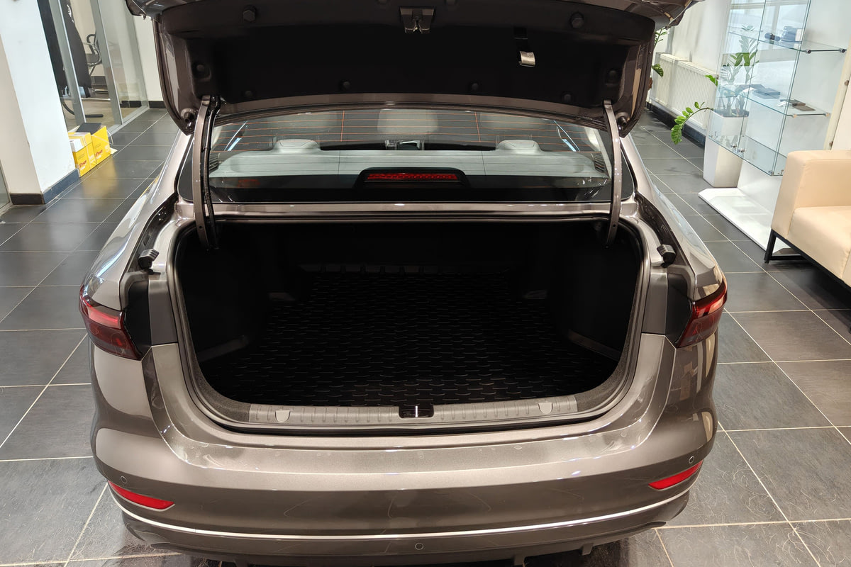 Фото GEELY Belgee S50 I Стиль Серый металлик I 2026, №9
