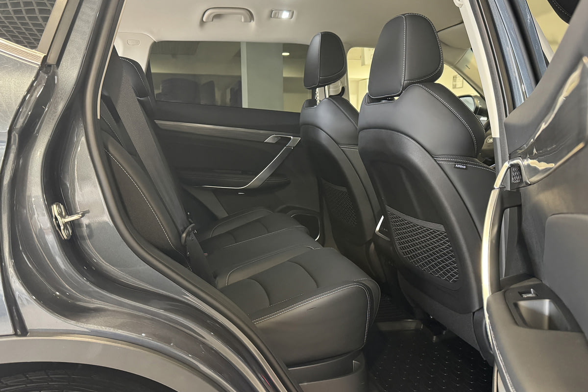 Фото GEELY Belgee X70 I Рестайлинг Стиль Базальтовый серый I Рестайлинг 2026, №9