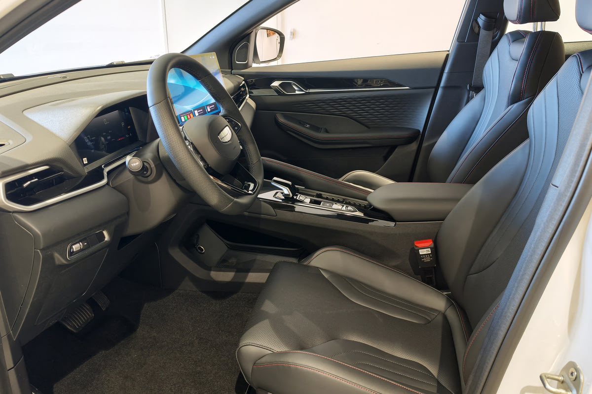 Фото GEELY Coolray I Рестайлинг 2 Спорт Белый I РЕСТАЙЛИНГ 2 2026, №6