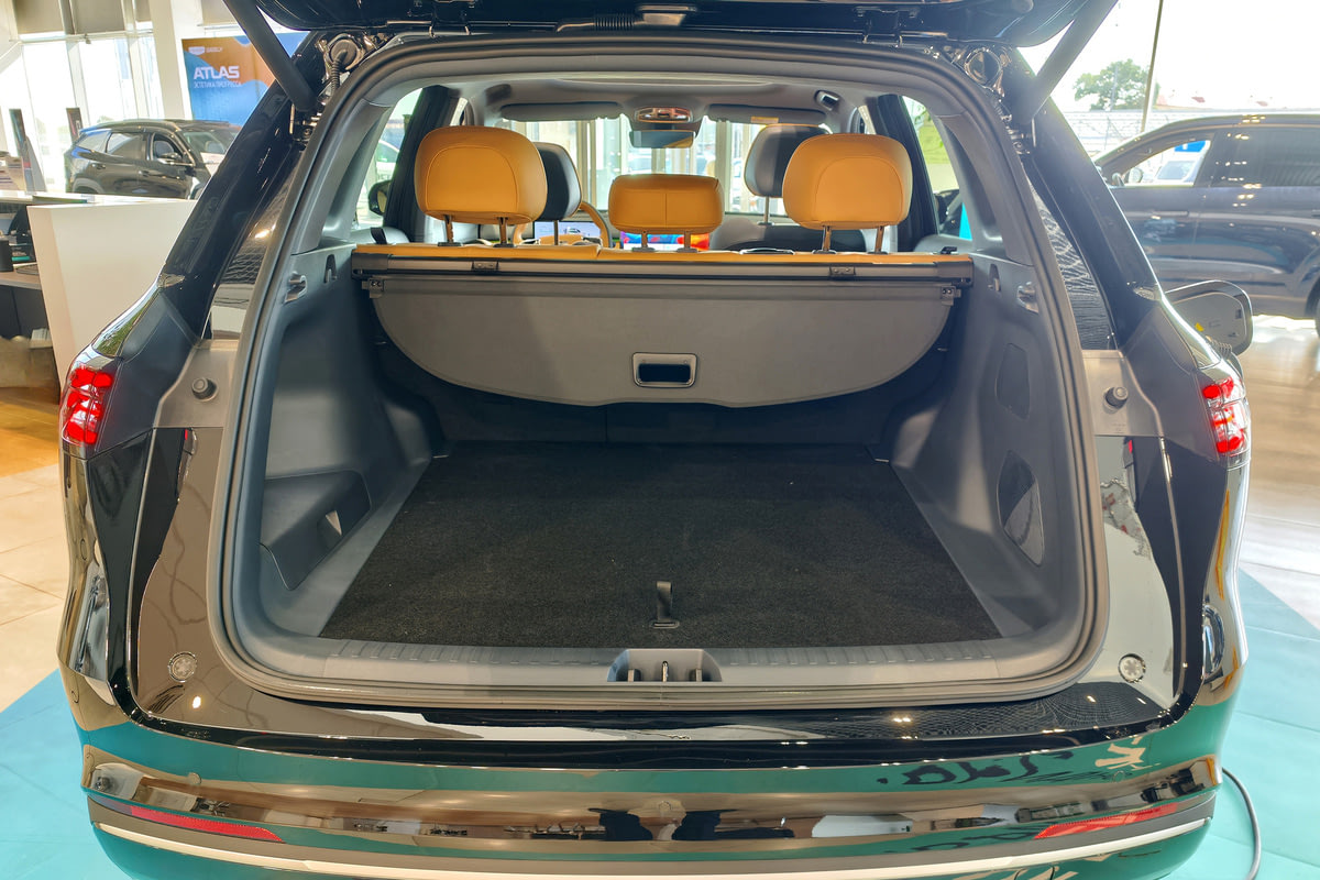 Фото GEELY EX5 Гибрид I EM-R Макс Черный металлик I 2026, №10