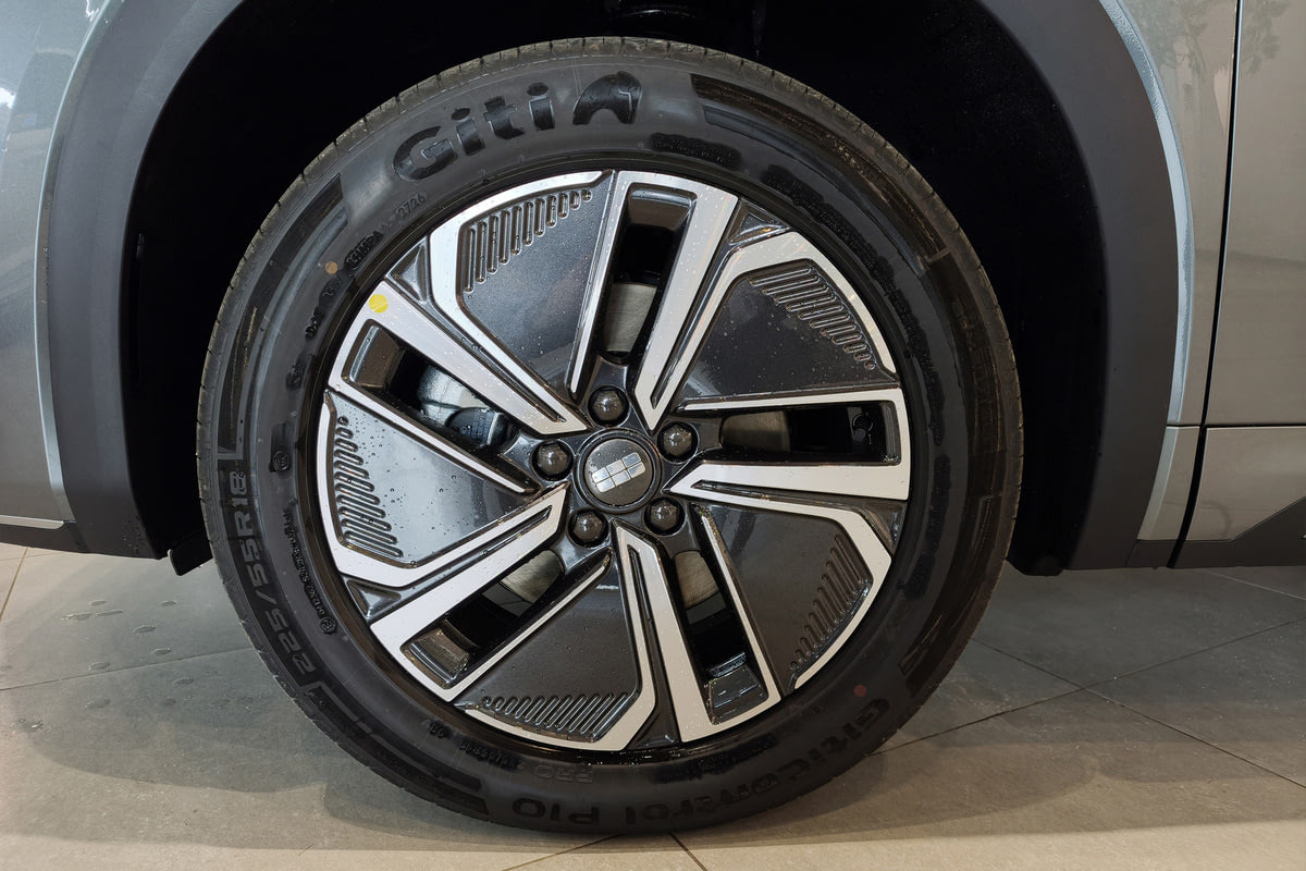 Фото GEELY EX5 Гибрид I EM-R Макс Серый металлик I 2026, №4