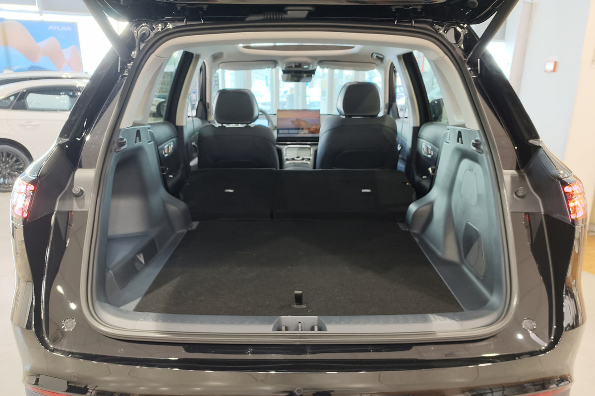 Фото GEELY EX5 Гибрид I EM-R Макс Черный металлик I 2026, №10