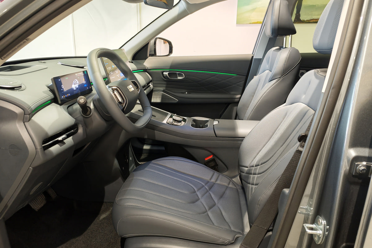 Фото GEELY EX5 Гибрид I EM-R Макс Серый металлик I 2026, №6