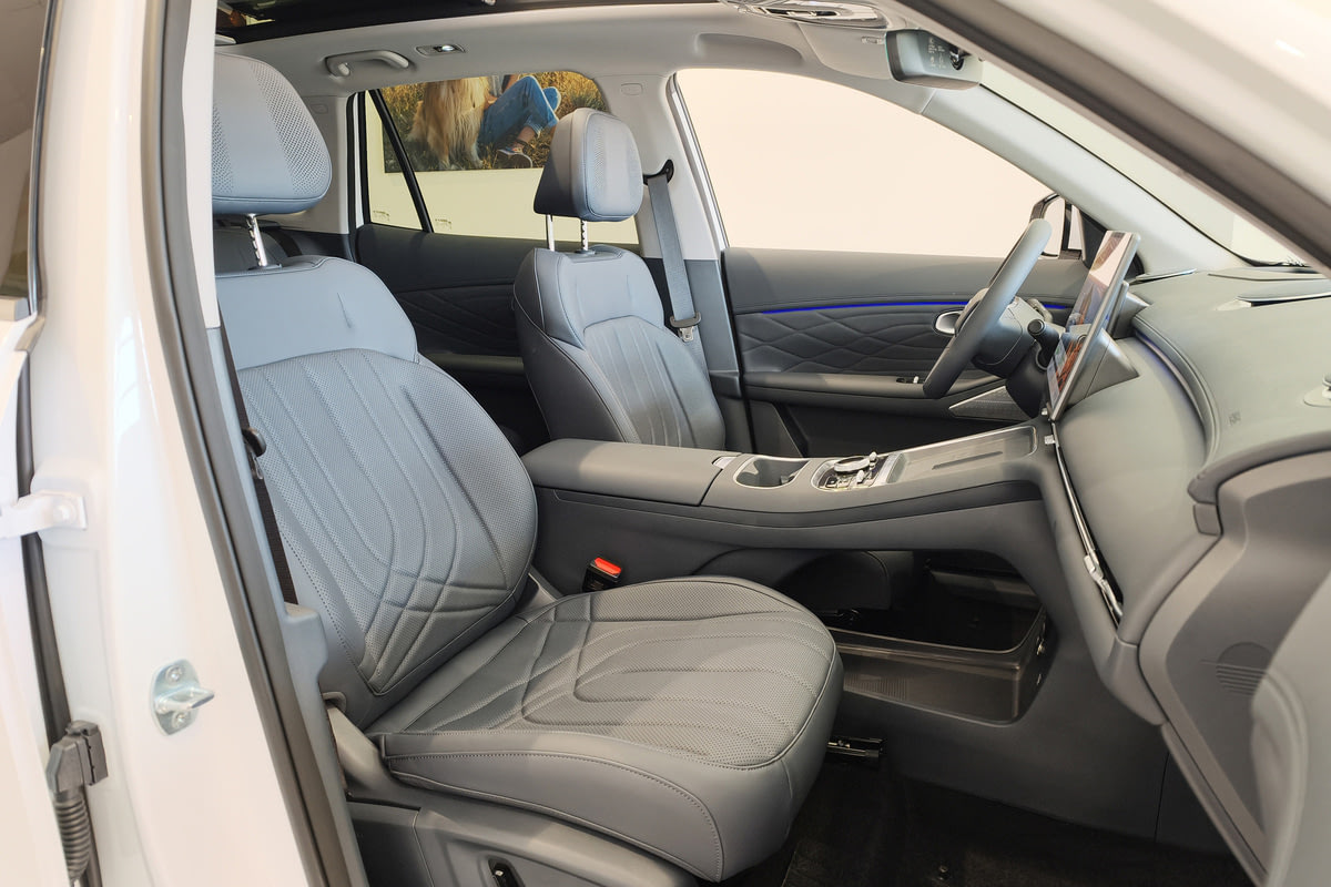 Фото GEELY EX5 Гибрид I EM-R Макс Белый I 2026, №7