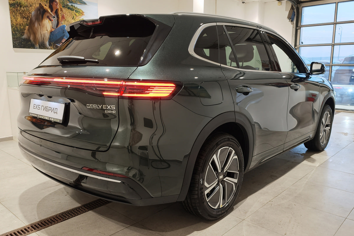 Фото GEELY EX5 Гибрид I EM-R Макс Зеленый металлик I 2026, №2