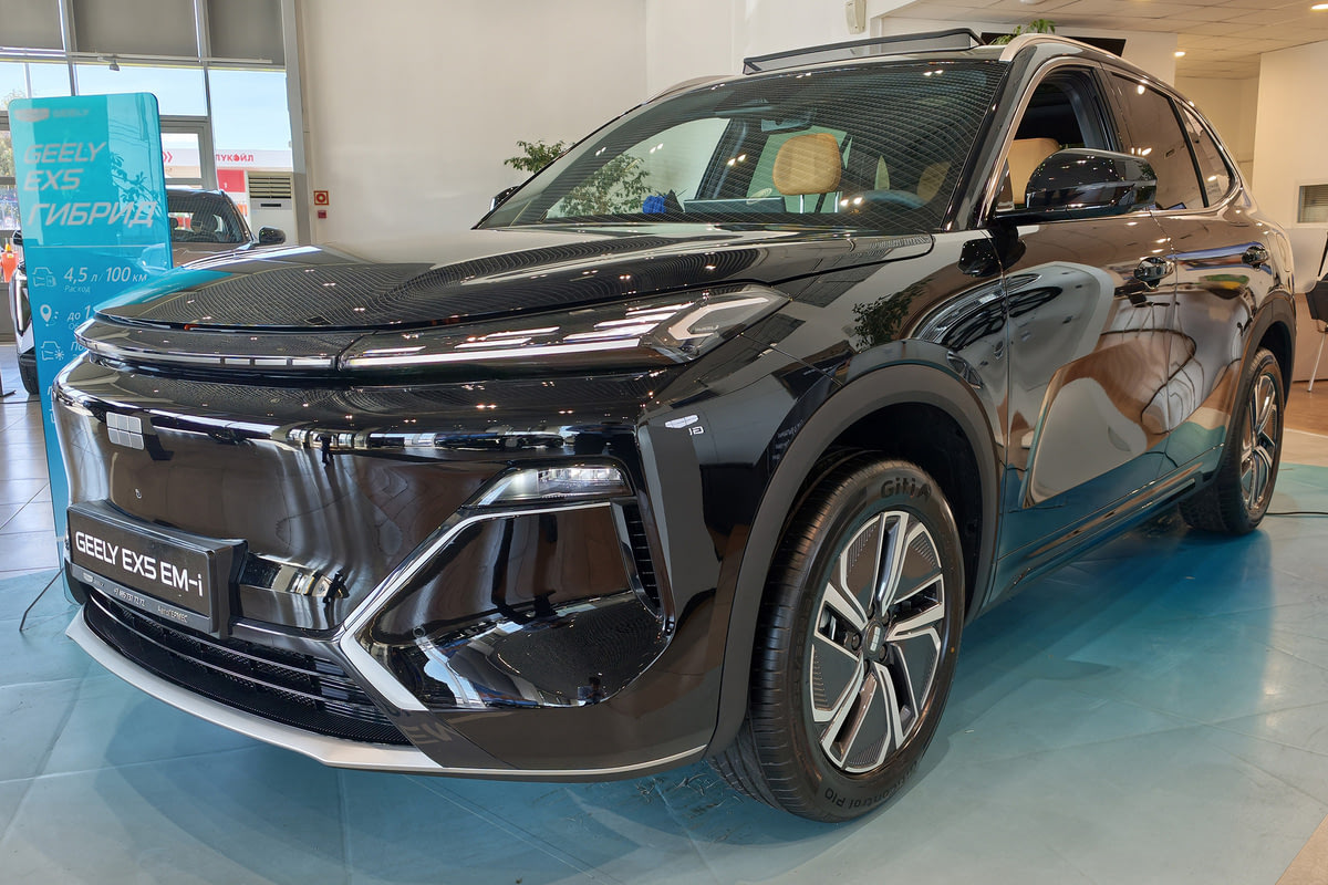 Фото GEELY EX5 Гибрид I EM-R Макс Черный металлик I 2026, №1