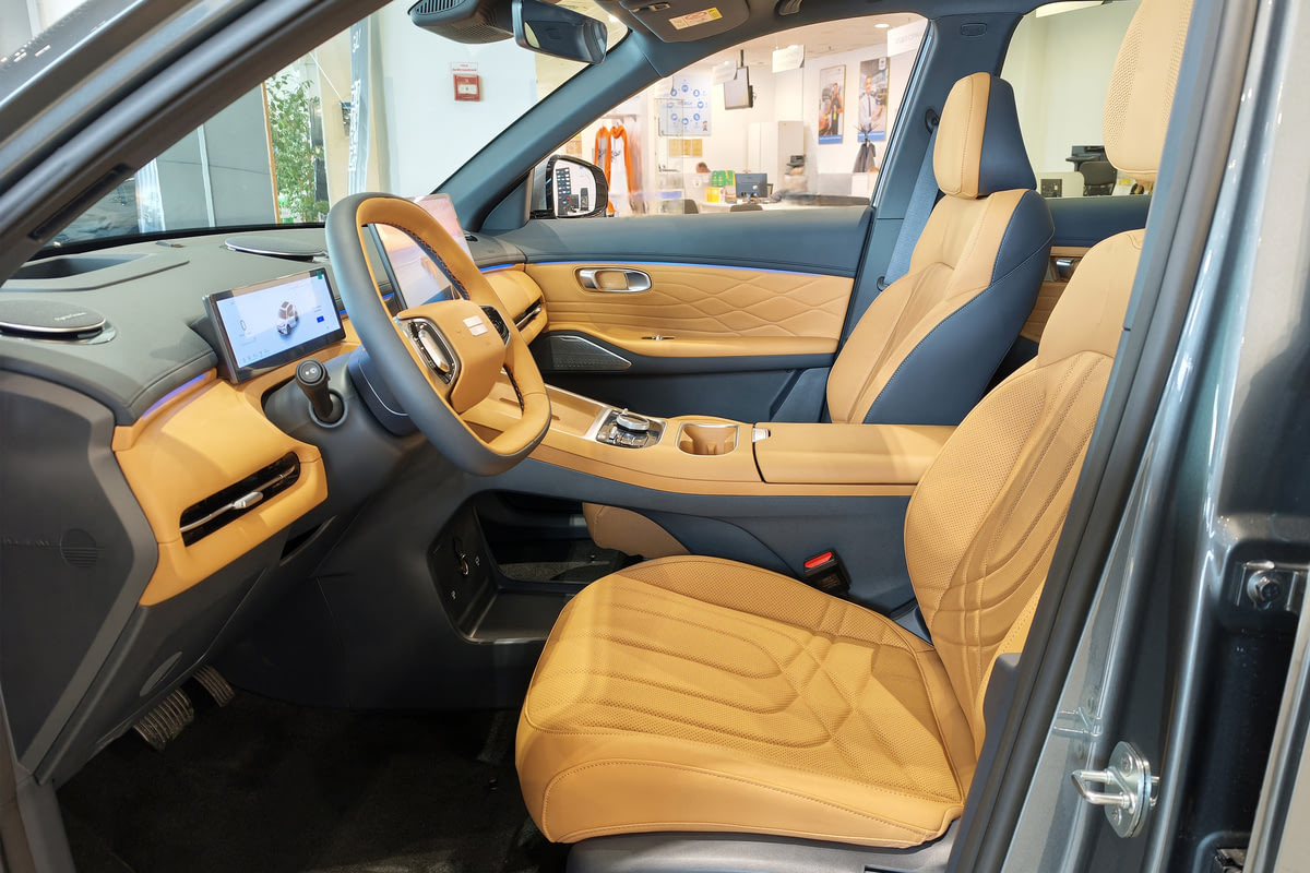 Фото GEELY EX5 Гибрид I EM-R Макс Серый металлик I 2026, №6