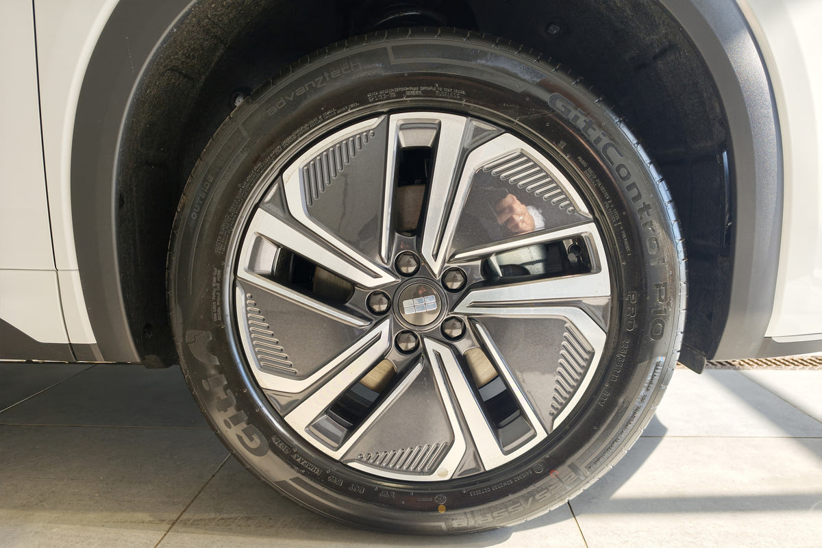 Фото GEELY EX5 Гибрид I EM-R Макс Белый I 2026, №4