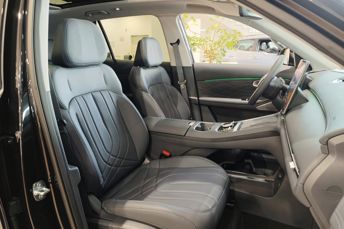 Фото GEELY EX5 Гибрид I EM-R Макс Черный металлик I 2026, №7