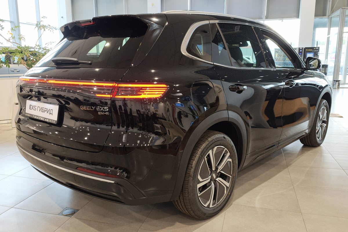 Фото GEELY EX5 Гибрид I EM-R Макс Черный металлик I 2026, №2