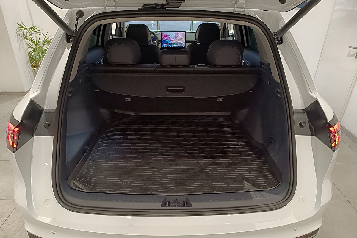 Фото GEELY EX5 EM-i I Max Crystal White I 2025, №9