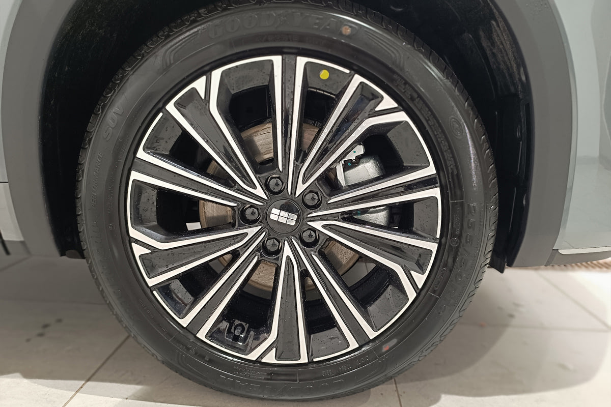 Фото GEELY EX5 EM-i I Max Серый металлик I 2025, №4