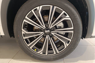 Фото GEELY EX5 EM-i Max