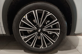 Фото GEELY EX5 EM-i Max