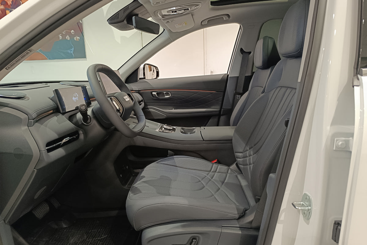 Фото GEELY EX5 EM-i I Max Crystal White I 2025, №6