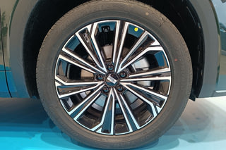 Фото GEELY EX5 EM-i Max