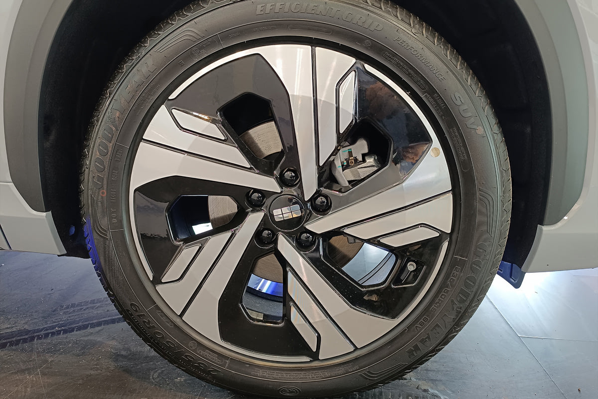 Фото GEELY EX5 I Макс Серебристый металлик I 2025, №4