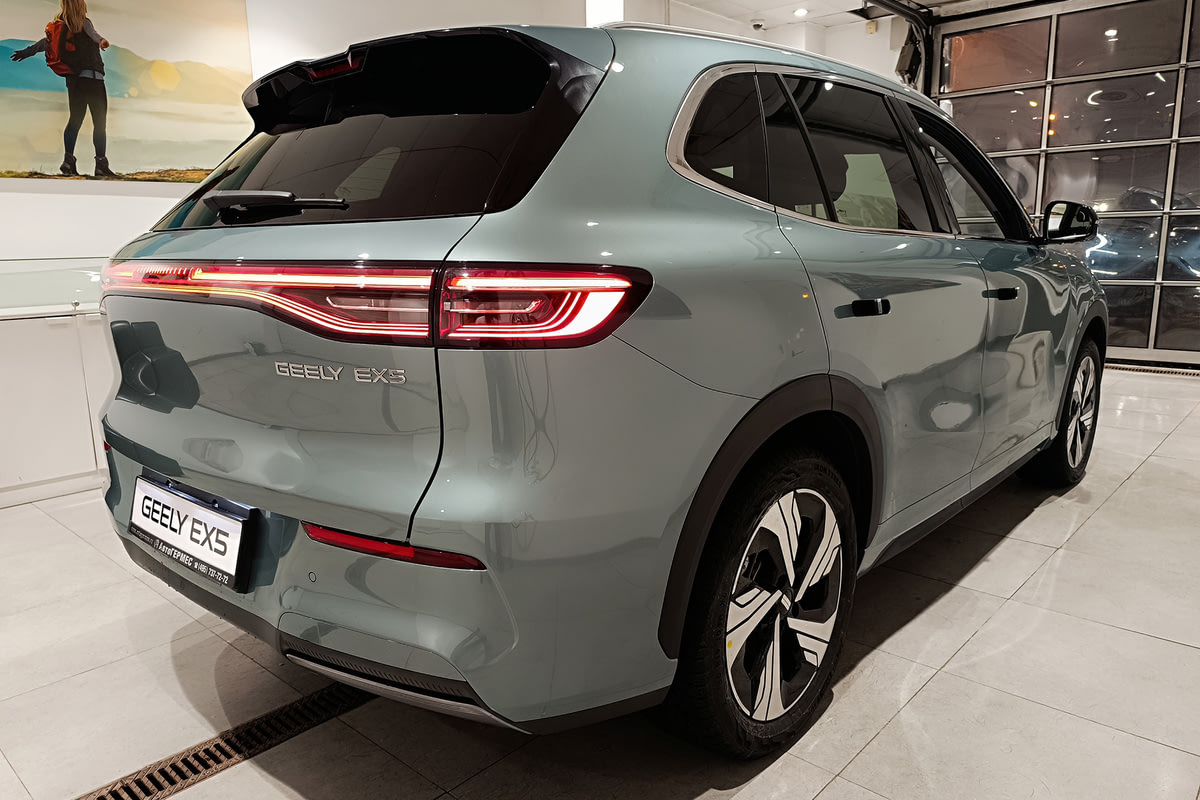Фото GEELY EX5 I Max Water Reflection GreenBlue I 2025, №2