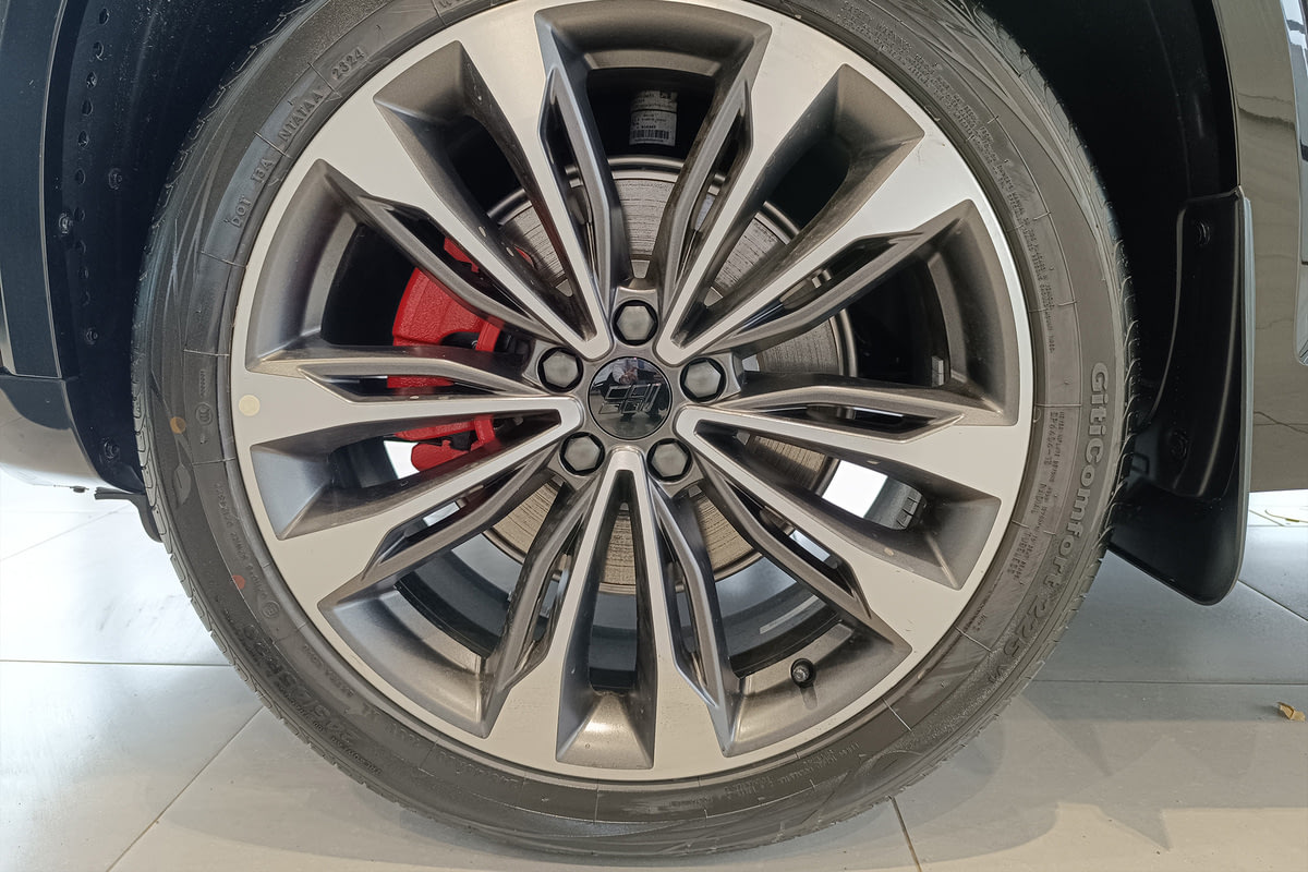 Фото GEELY KNEWSTAR 001 I Flagship Ink Black I 2024, №4