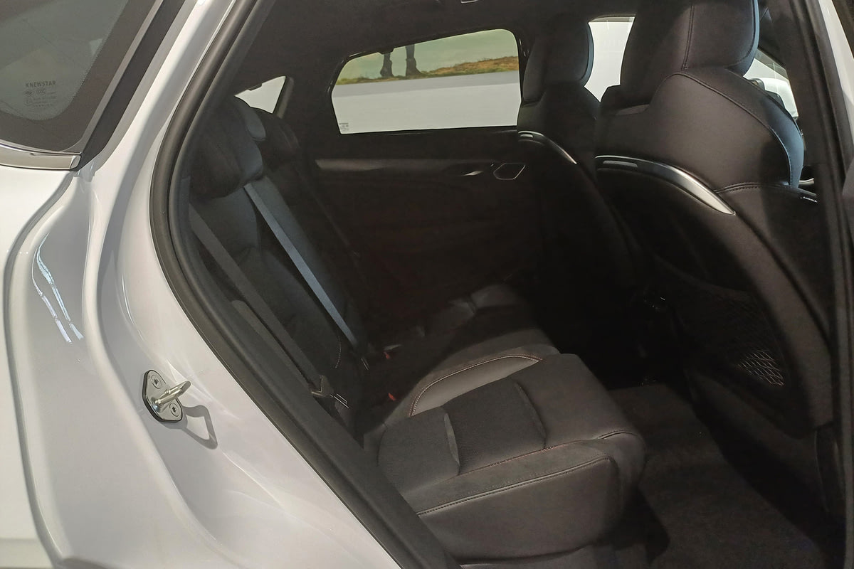 Фото GEELY KNEWSTAR 001 I Flagship Crystal White I 2024, №8