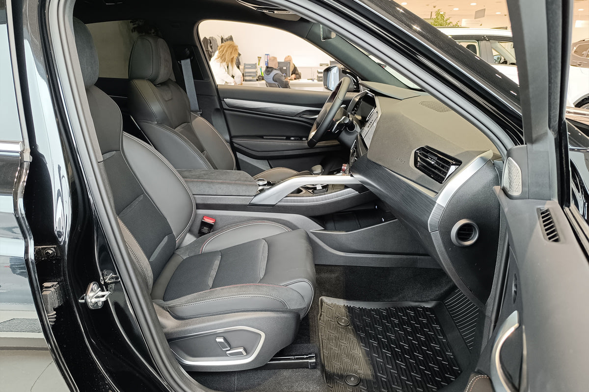 Фото GEELY KNEWSTAR 001 I Flagship Ink Black I 2024, №7