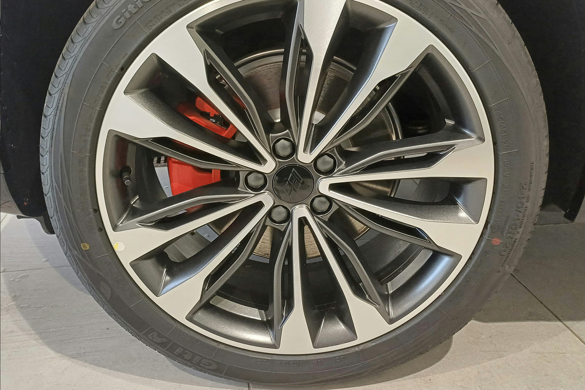 Фото GEELY KNEWSTAR 001 I Flagship Crystal White I 2024, №4